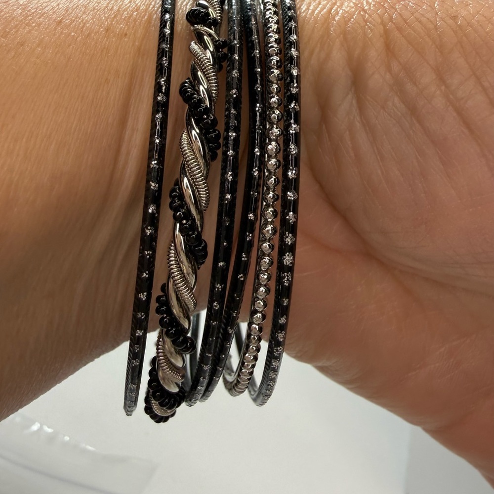 Vintage Black and Silver 6 Bangle Bracelet Set EVC